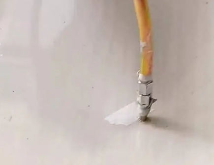嘉陵瓷砖空鼓维修公司专业解答在瓷砖铺贴过程中，如果使用的砂料过粗（如全部使用了粗砂），可能会导致以下问题